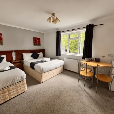 All Seasons Guest House Gatwick & Airport Parking