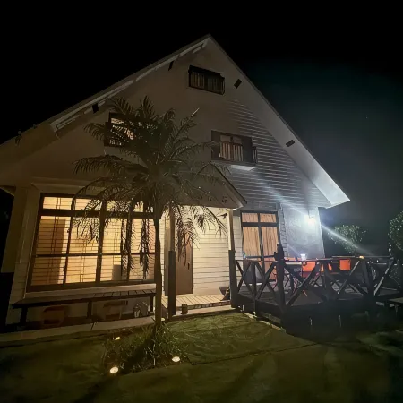 8 min walk to the beach* BBQ in the large garden