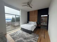 Cozy and modern craftsman home with deck, fire pit,  and amazing views! - Boutique