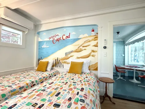 Family Friendly Cape Cod Beach House: 3 Min. Walk to Earle Rd Beach - Wifi