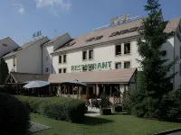 Hôtel Ikar Blois Sud - พร้อมWifi