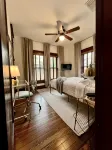 Boutique 1925 Craftsman • Downtown • Garden Retreat - 4-Star
