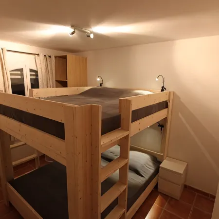 Cozy holiday home 7p in holiday park with large swimming pool in Arles, wifi, air conditioning
