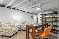 "Green and Golden" Hour- 5 min walk to Lambeau, indoor/outdoor space of dreams!! - 3-Star