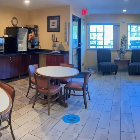 Super 8 by Wyndham Chisago City