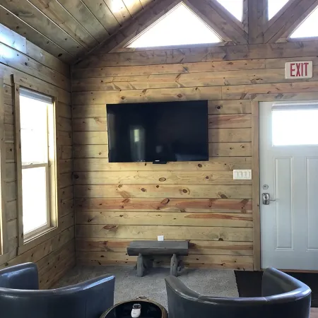 8 miles to Mount Rushmore - Sleeps 2 - King Bed