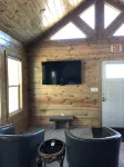 8 miles to Mount Rushmore - Sleeps 2 - King Bed - Feriehus