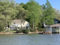 Main Lake • Private Dock • Bring the Boat • Spacious Home • Flat Yard & Fire Pit - 4 stjerner