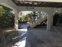 New listing 3bd/2bt Sleeps 8 "Sunset Paradise Villa" on canal Big Pine Key - Wifi