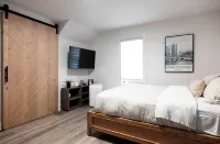 Bridge St Beauty, Brunch & Bars [2 Beds 1 Bath] - Condos