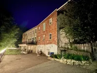 Mansion on the Mississippi River - Hot Tub - Beach - 7 Bedrooms - Wifi