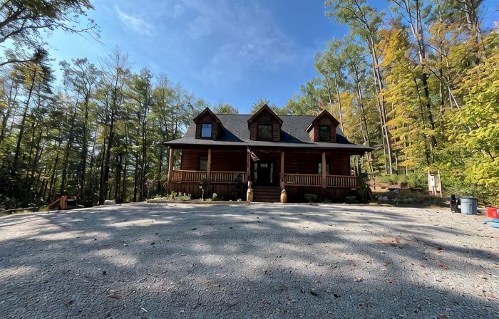 New Adirondack spacious cabin in the Lake George and Gore Mountain Area