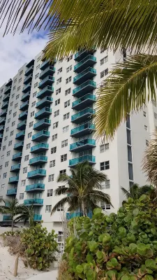 Beautiful OCEAN-VIEW apartment, right ON THE BEACH - Beach