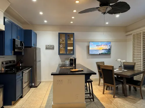 Remodeled Ground Floor Beach Condo with New A/C. KP #441, steps from the ocean! - 3-Sterne