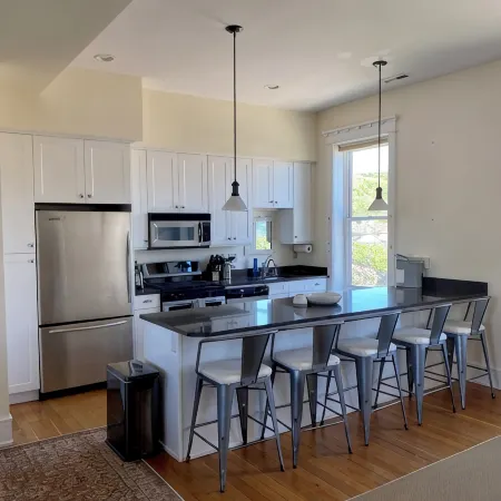 Luxury lofted 2-bedroom downtown condo in beautiful Red Lodge with WiFi, AC