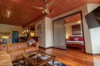 Contemporary apartment on the square! - Wifi