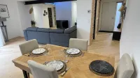 New 80 m² apartment with garden, quiet, walking distance to port, stadiums and shops - Homestays