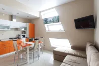 Orange Hotel - parking