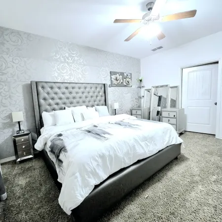 Charming 3-bedroom Home-away-from-Home with WiFi and indoor comfort in Odessa