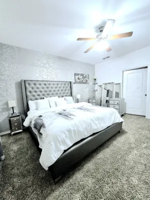 Charming 3-bedroom Home-away-from-Home with WiFi and indoor comfort in Odessa - Homestays