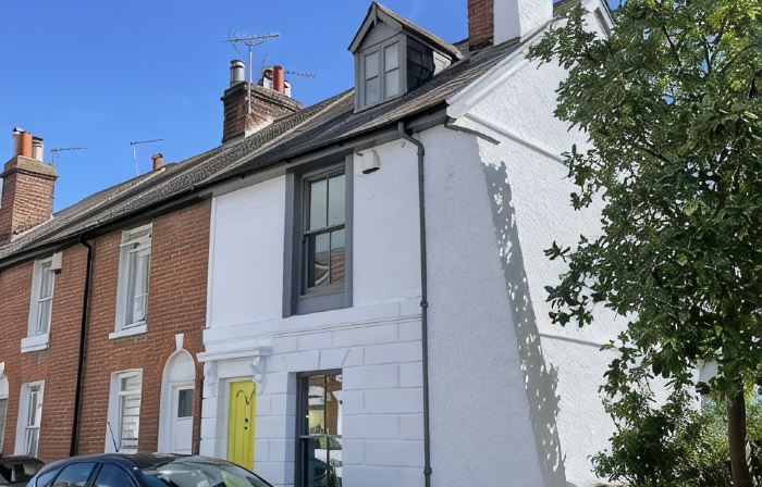 Cosy Fisherman’s Cottage, minutes from High Street, Harbour & Beach