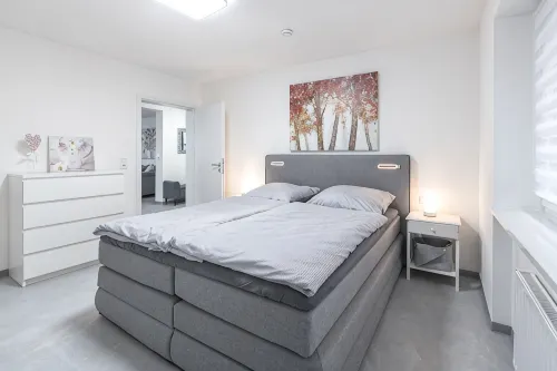 Exclusive (top floor) new-build vacation apartment with distant views