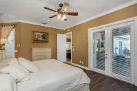 3/2 Home w/ Pool Oasis and Golf Course View! - Private Pools