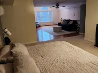 Jay River Front Three Bedroom. 2 miles to Jay Peak 재이 호텔