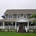 Beautiful Colonial Mint Condition Summer House Walking Distance to Beach - Wifi