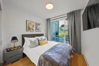 Luxury 3 Bedroom Townhome in Downtown Vancouver with Rooftop Patio - Bungalows