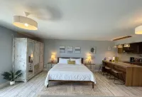 Villa Norman Cozy + Stylish Studio - Homestays