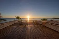 Tranquil and Relaxing Beachfront Condo with Exceptional Views! - WiFi