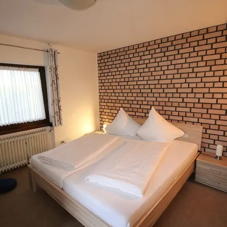 Gemütliche Ferienunterkunft für bis 14 Personen in der Vulkaneifel Hotels in Immerath