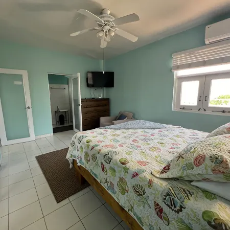 Ocean Front Home with 3 Suites, Salt Water Pool, Gated and Wifi. Gas BBQ Grill.