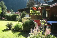 Large app.3-6p,2separate bedrooms,log cabin,cozy,quiet,sunny,close to the center