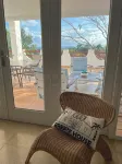 Relaxing Spacious Penthouse. Pool & deck w/panoramic view, 5 minutes to town!