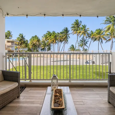 Across from Beach, ocean view, pool, parking, cold AC