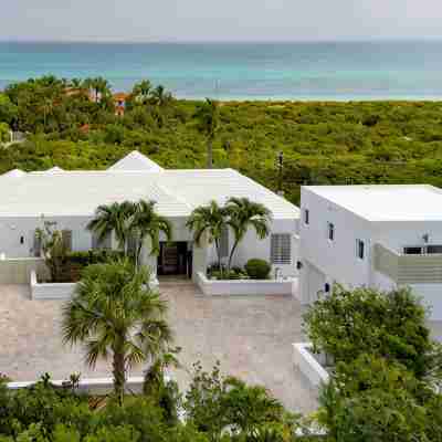 Beautiful OCEAN FRONT, POOL Villa walk or drive to GRACE BAY BEACH Turtle Ridge Hotel Exterior