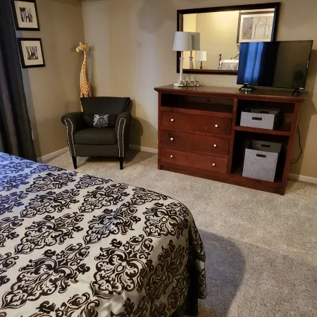 Walk-in Shower /Kings/ Clean/ Indoor&Outdoor Pools/ on Golf Course 10th Fairway