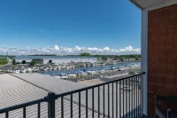 Luxury Waterfront Condo - Wifi
