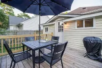 Sweet Retreat! Cozy 2 Bed & Bath By the Beach - Bungalow