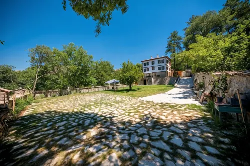 Akbulut Konak - parking