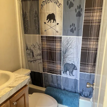 Cozy Cabin on working cattle ranch, close drive to Crater Lake, peaceful, quiet