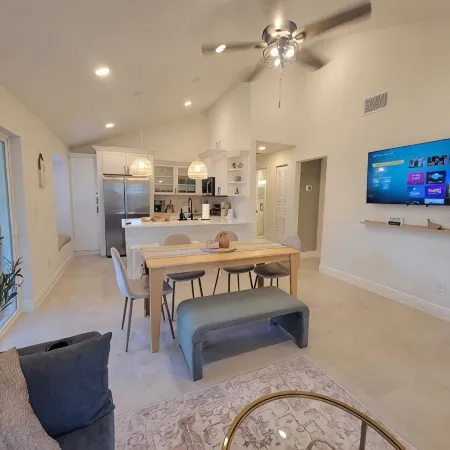 Palm Harbor Renovated 3-bedroom Hideaway!