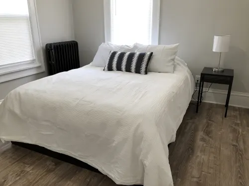 Remodeled 2nd-floor apartment blocks from Mayo - Condos