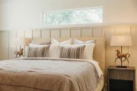 Perfect Cottage. Sleeps 11, 5Bd, 3Br, Hot Tub Media Room, Large Yard, Fire Pit - 4-Star