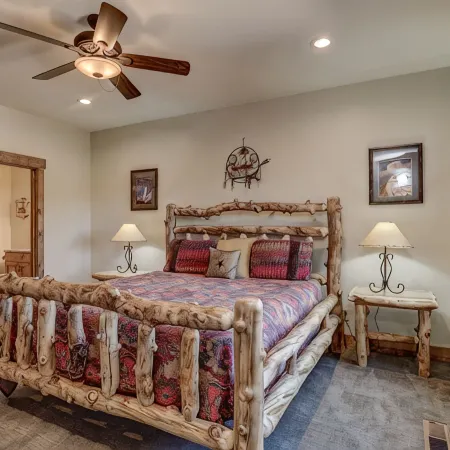 “Luxury Cabin Minutes from Zion East Entrance Views & Hot Tub”