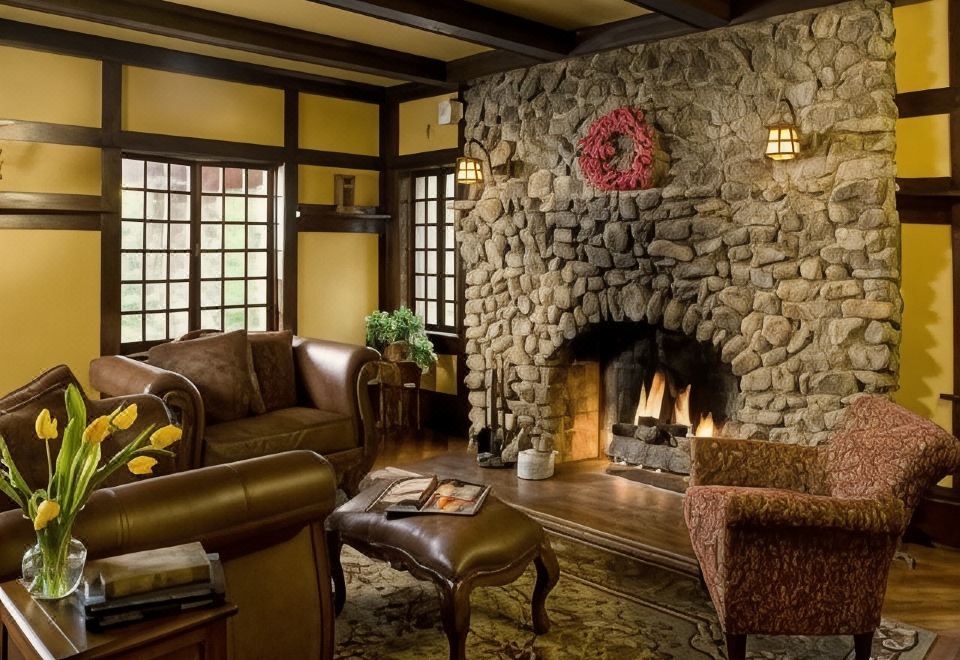 The Hotel Hot Springs - Housity