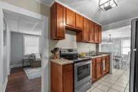 The Teal Door is a 3 Bedroom 1 Bath Unit. Sleeps 6. Linens Included! - 3 stjerner