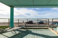 Luxury Beachfront Condo (2) - Holiday Apartments